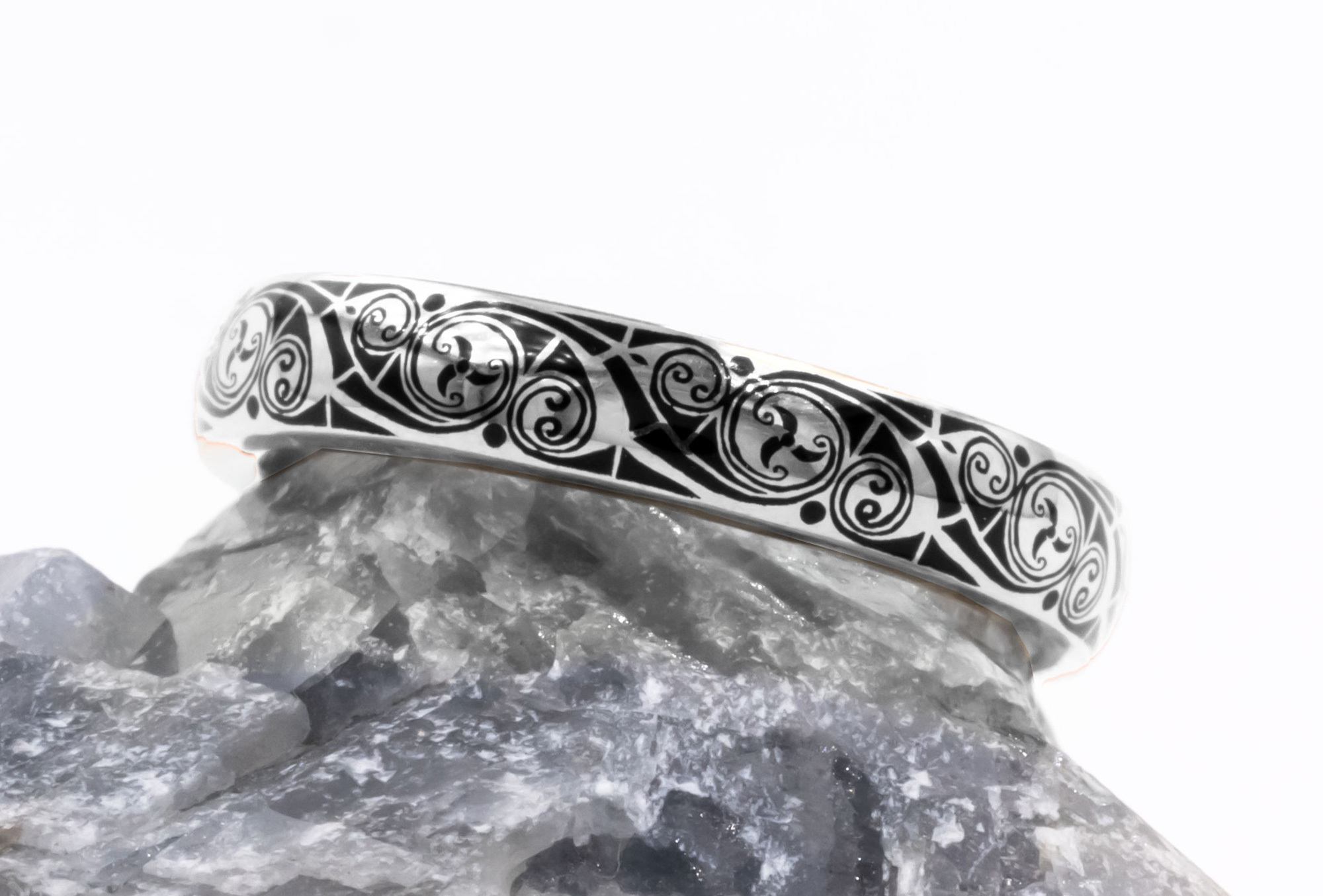 Genuine Platinum 950 Triskele 4.0mm Ring For Women With a Cerin Finish