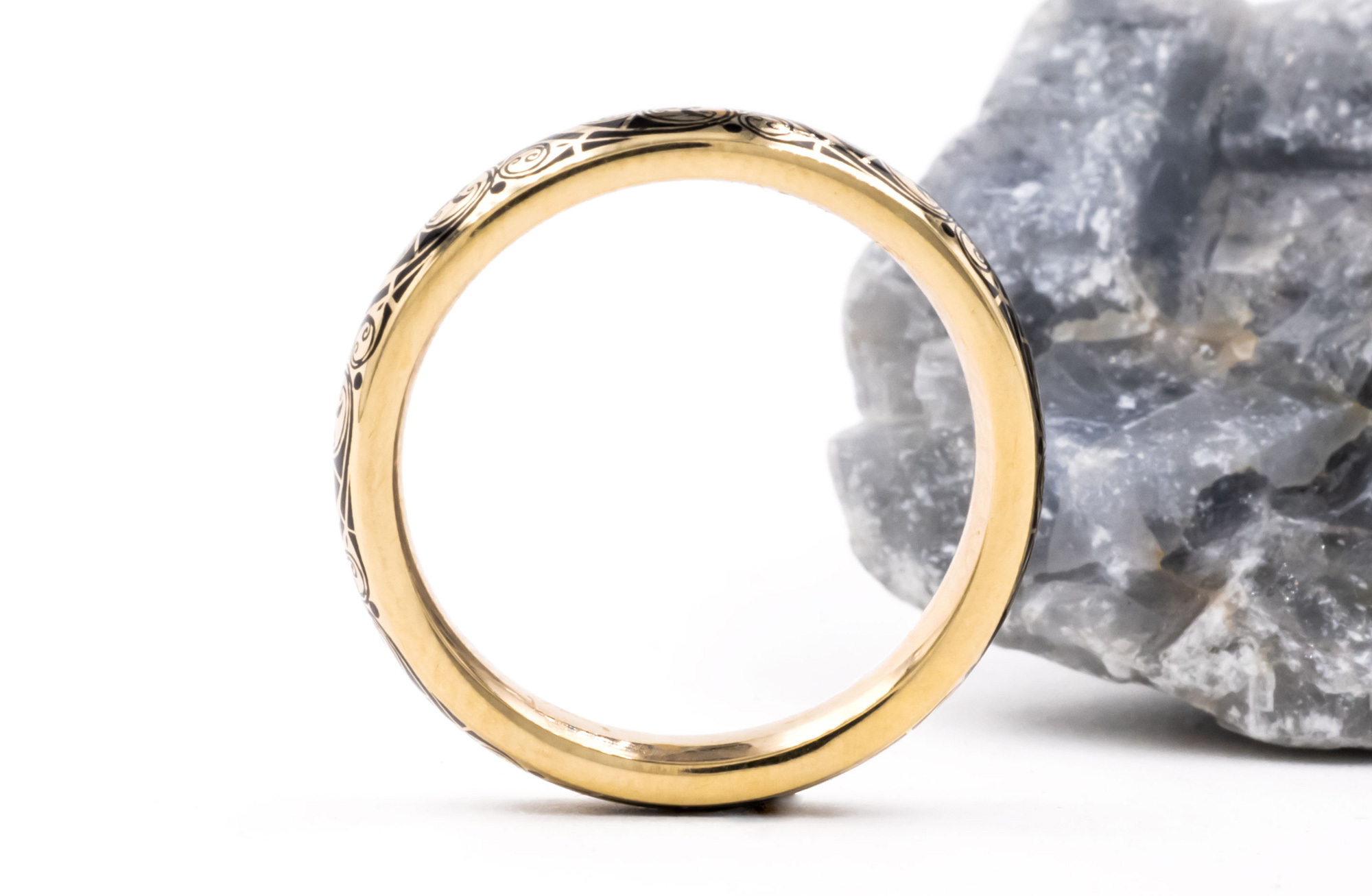 Luxurious Yellow Gold Triskele 4.0mm Ring For Women With a Cerin Finish