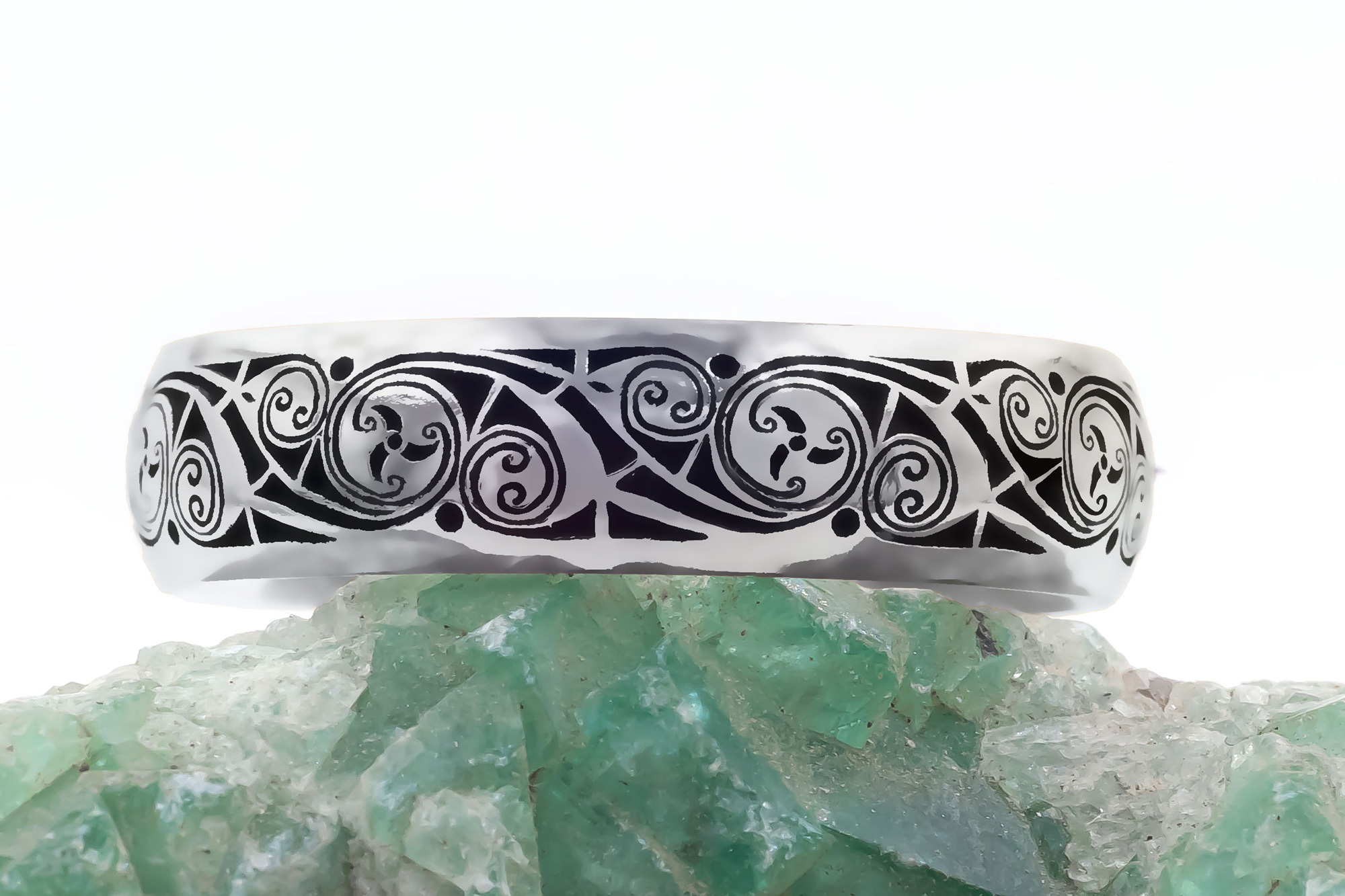 Striking Platinum 950 Triskele 4.0mm Ring With a Cerin Finish