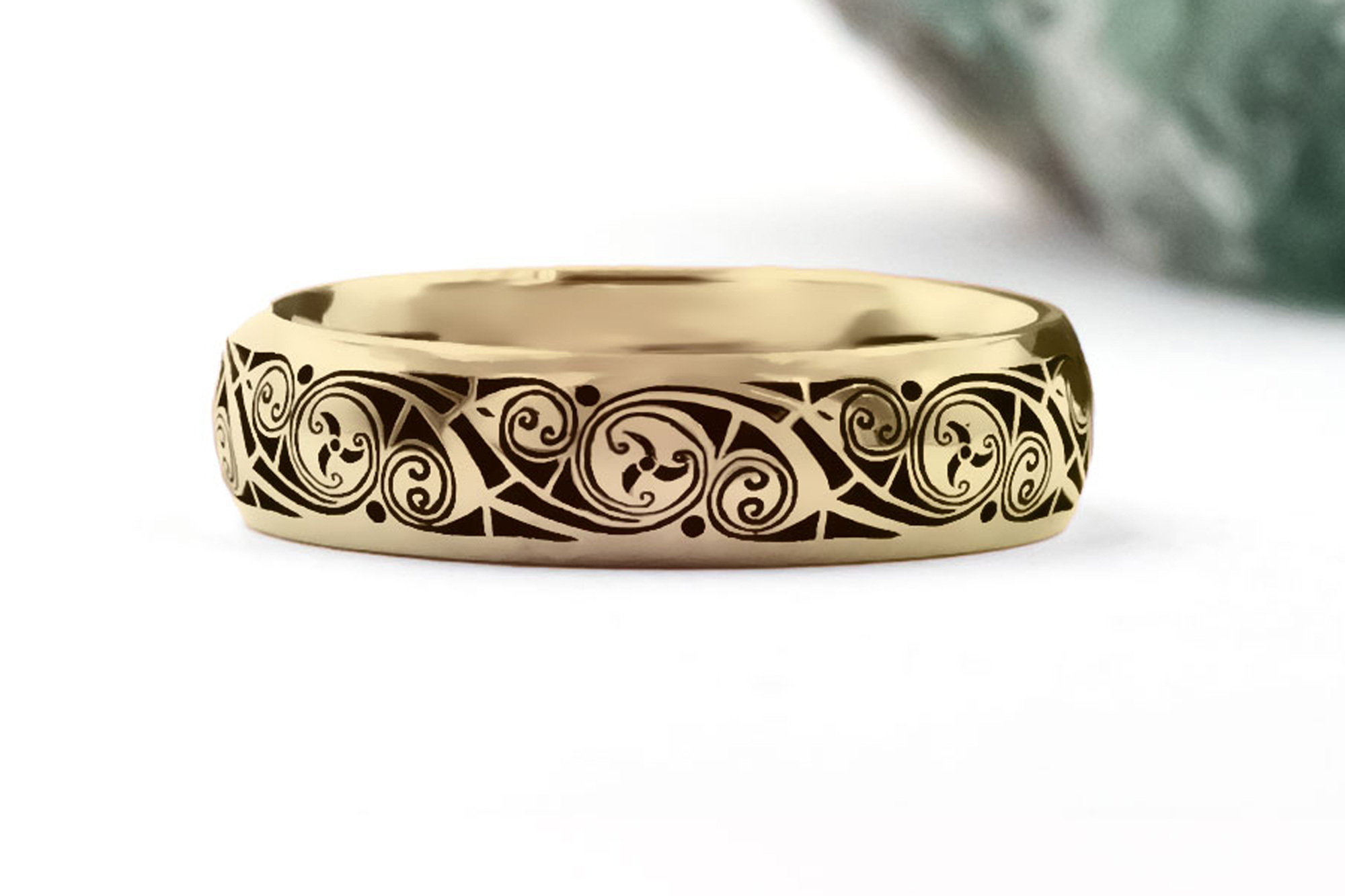 Striking 18K Yellow Gold Triskele 4.0mm Ring With a Cerin Finish