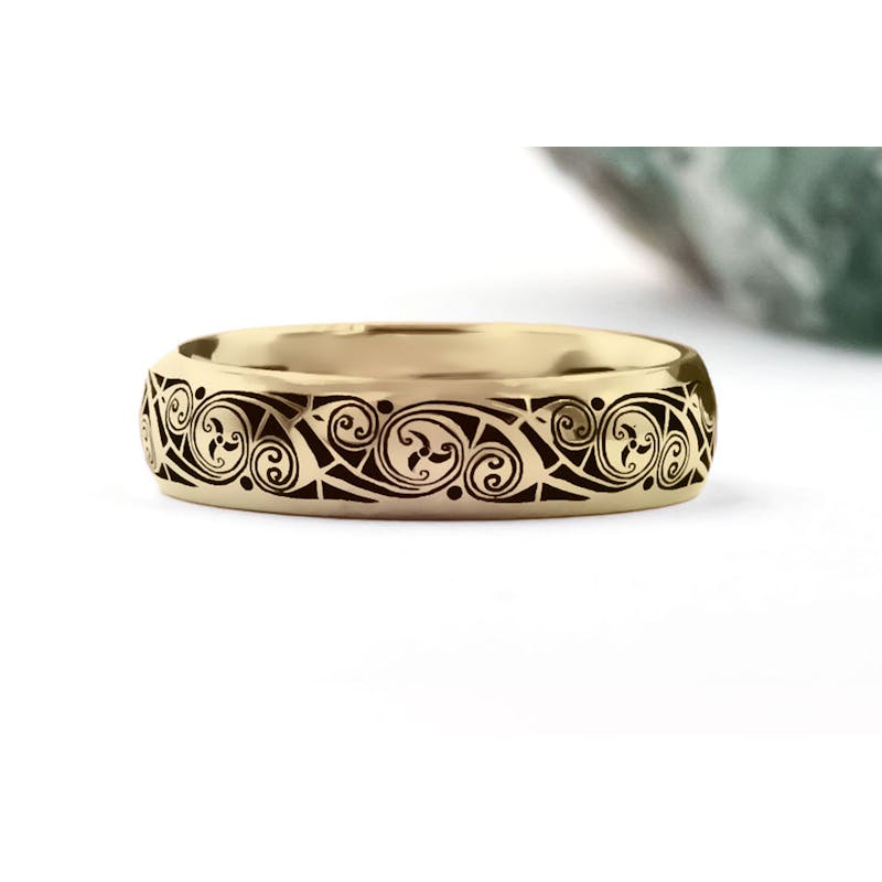 Striking 18K Yellow Gold Triskele 4.0mm Ring With a Cerin Finish