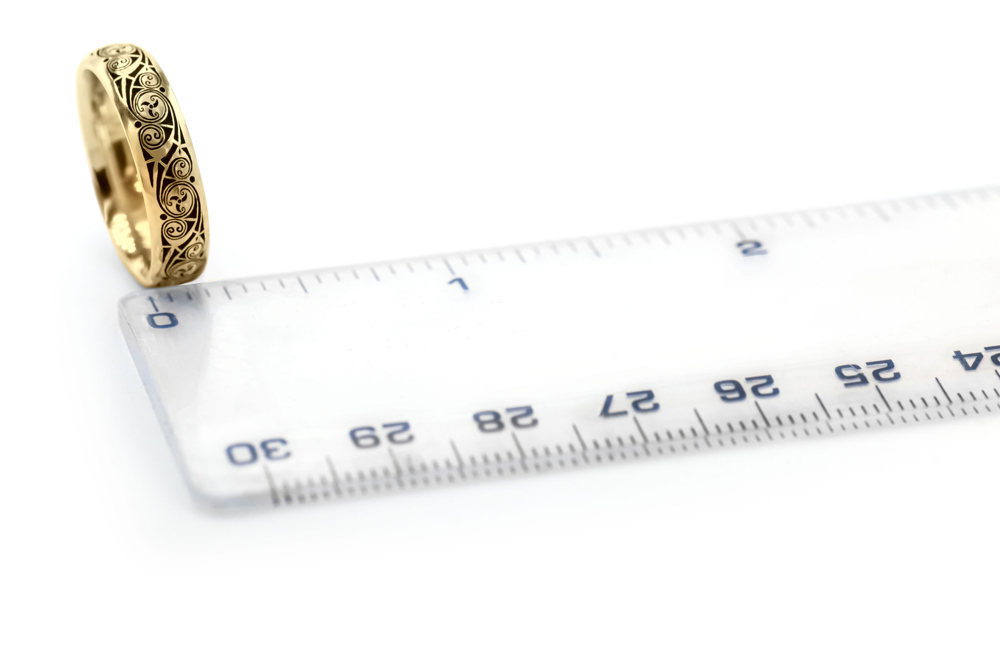 Authentic 18K Yellow Gold Triskele 5.0mm Ring With a Cerin Finish