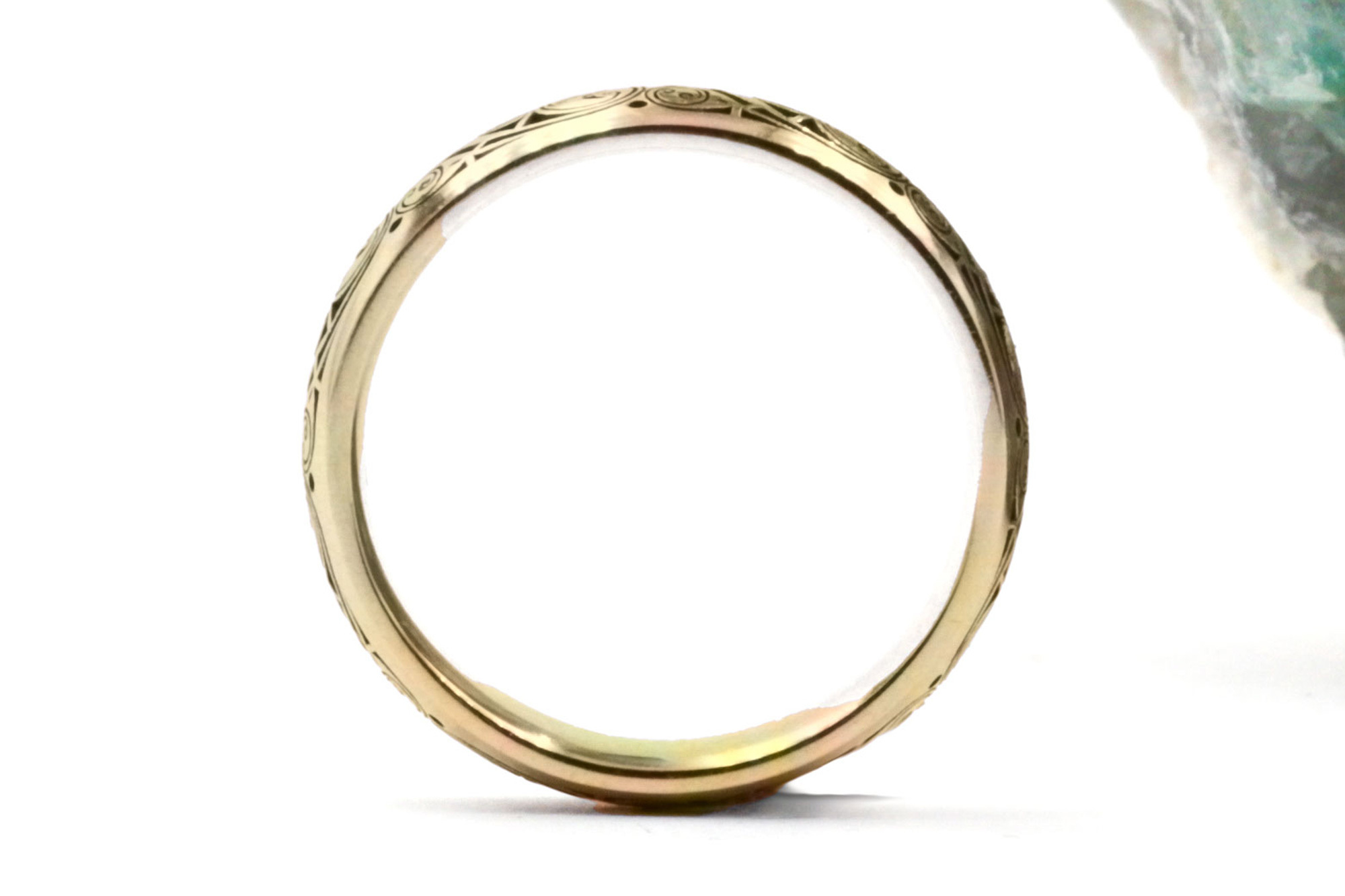 Cerin 18K Yellow Gold Triskele 5.0mm Ring. Side View.