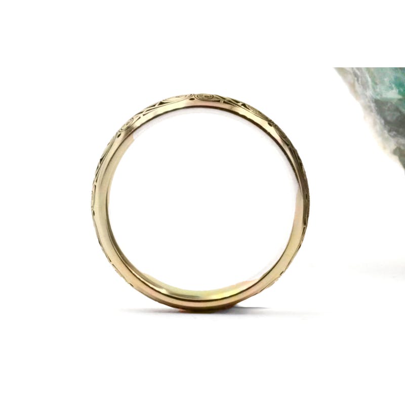 Cerin 18K Yellow Gold Triskele 5.0mm Ring. Side View.