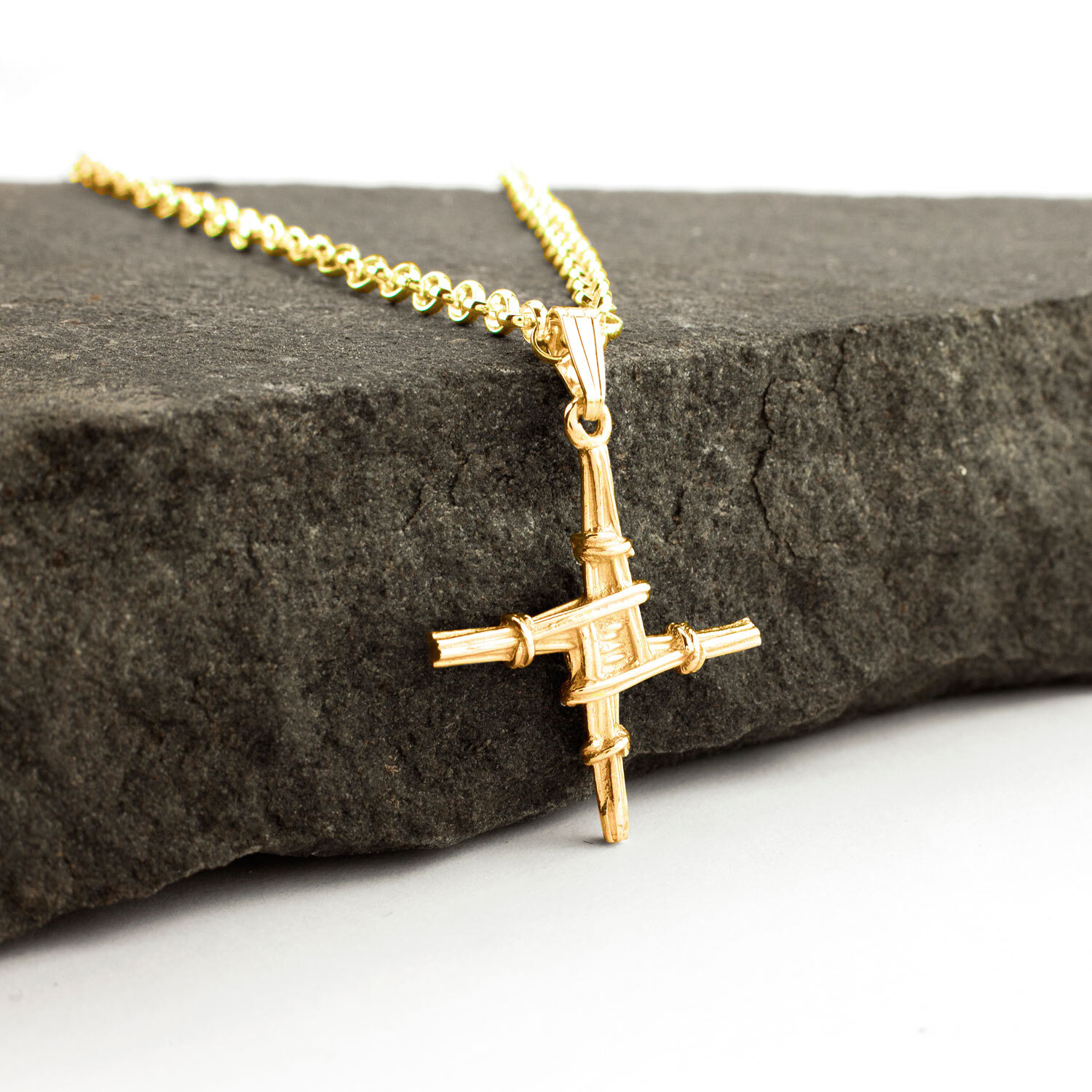 Necklace with cross sales pendant gold