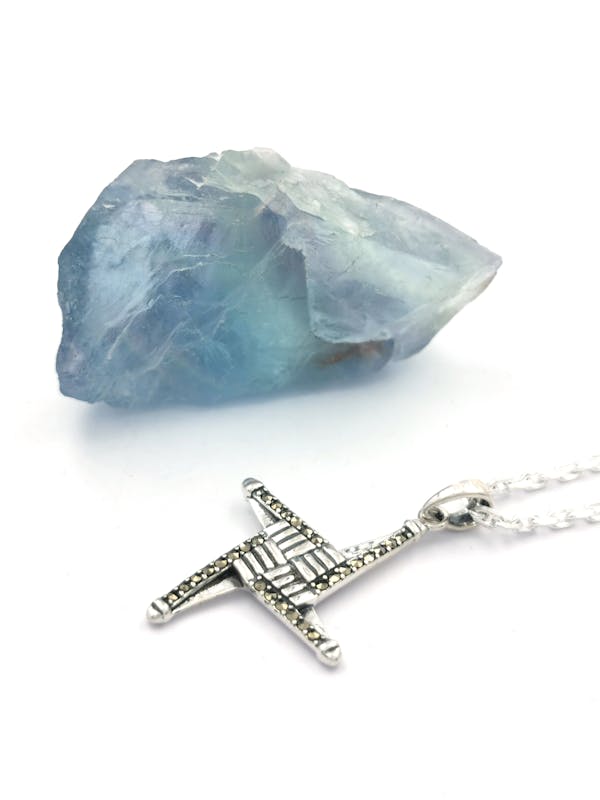 St Brigids Cross - Shown with Light Cable Chain