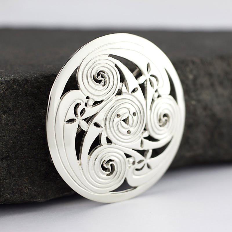 Celtic Love Knot Meaning + 7 Old Designs