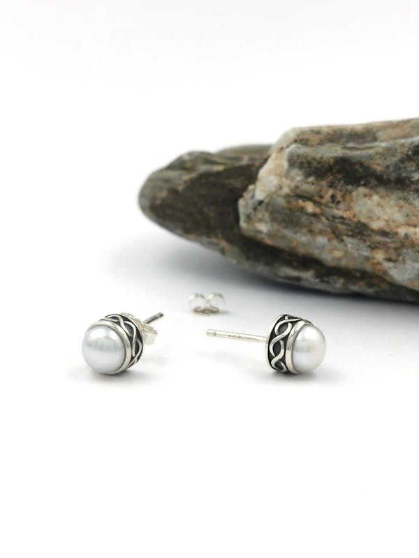 Womens Celtic Knot Earrings in Sterling Silver
