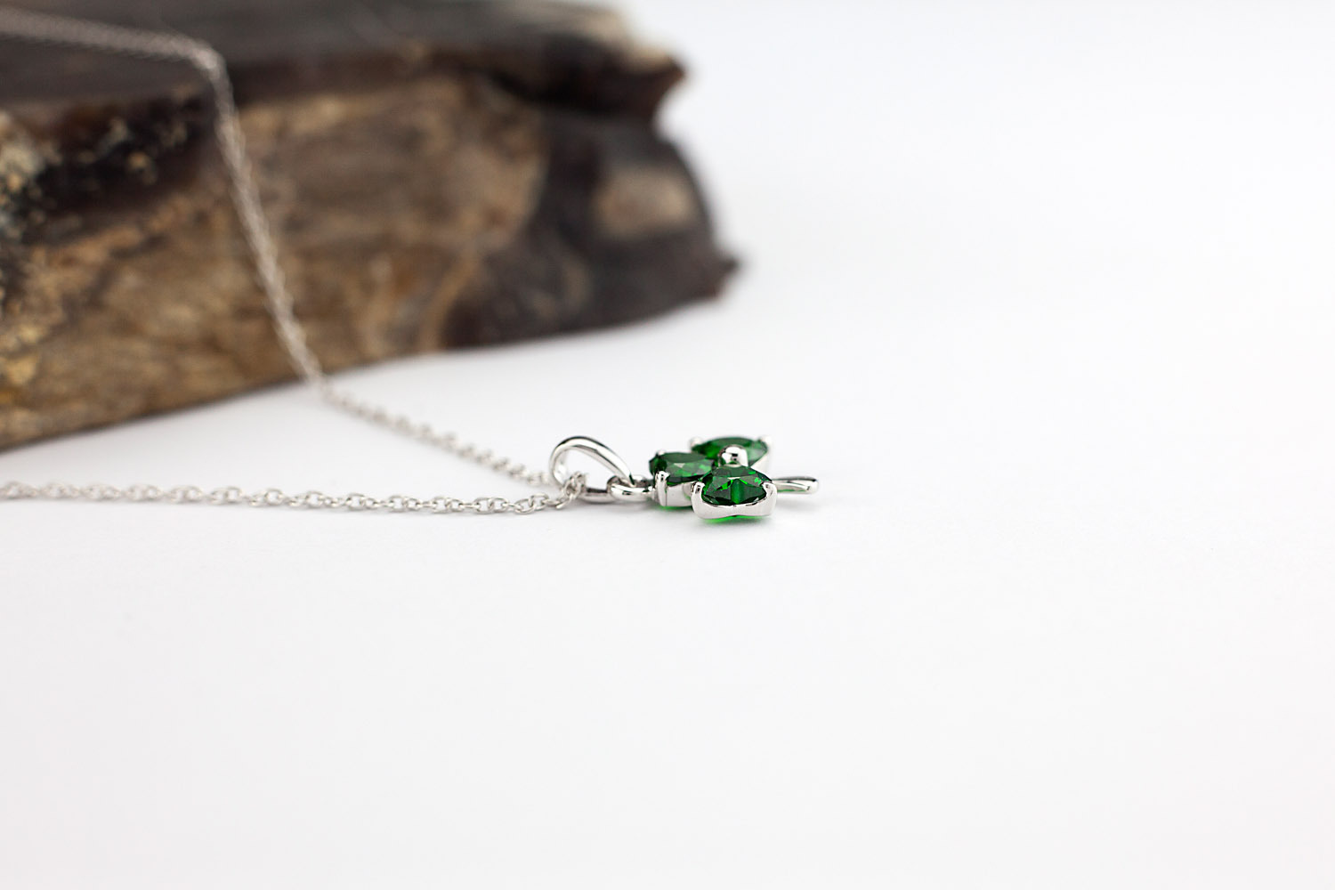 Shamrock - Shown with Light Cable Chain