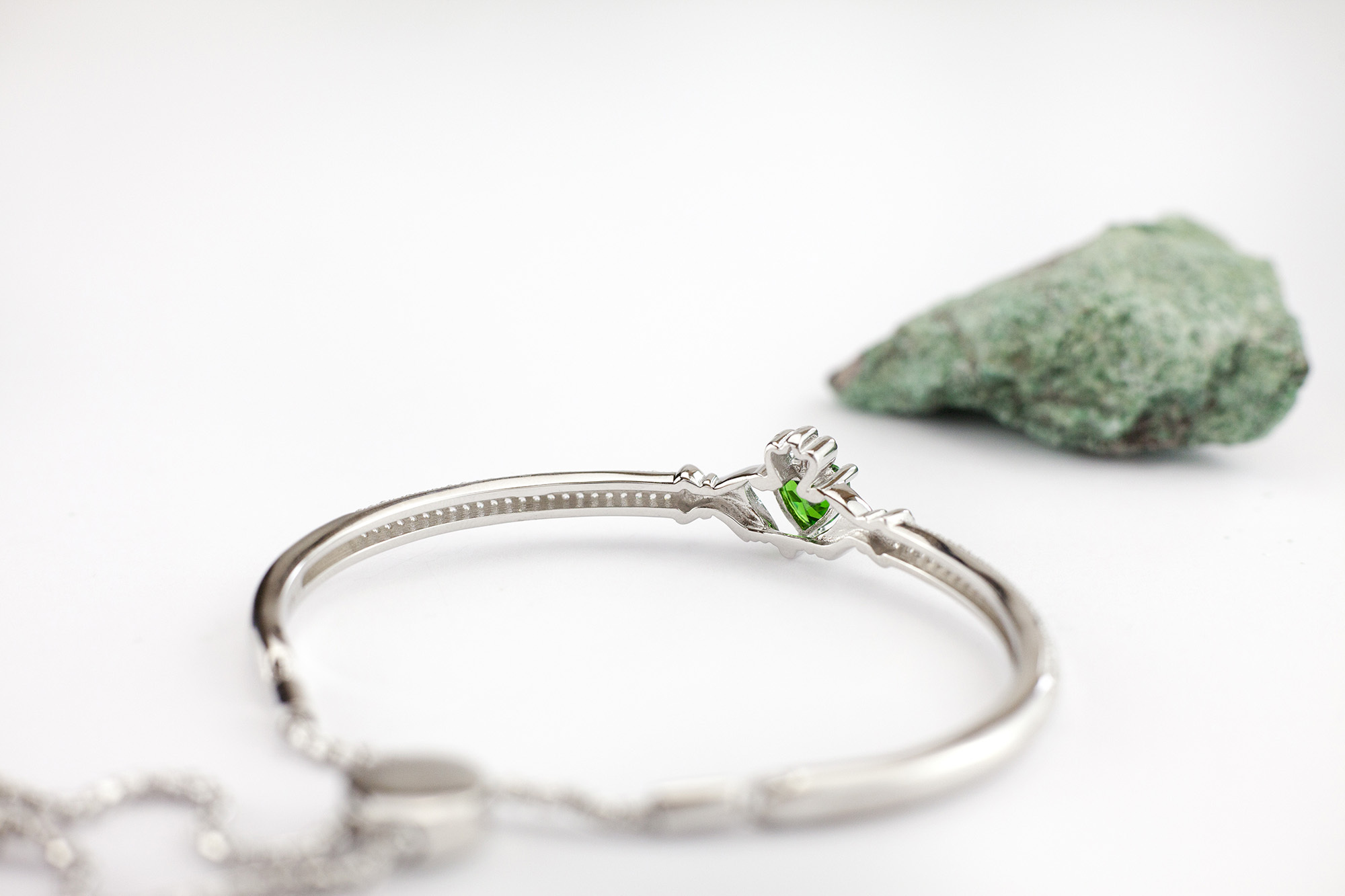 Womens Claddagh Bracelet in Sterling Silver. Picture Of The Reverse Side.