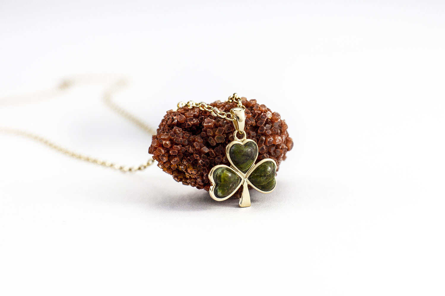 Womens Attractive 14K Yellow Gold Shamrock Necklace