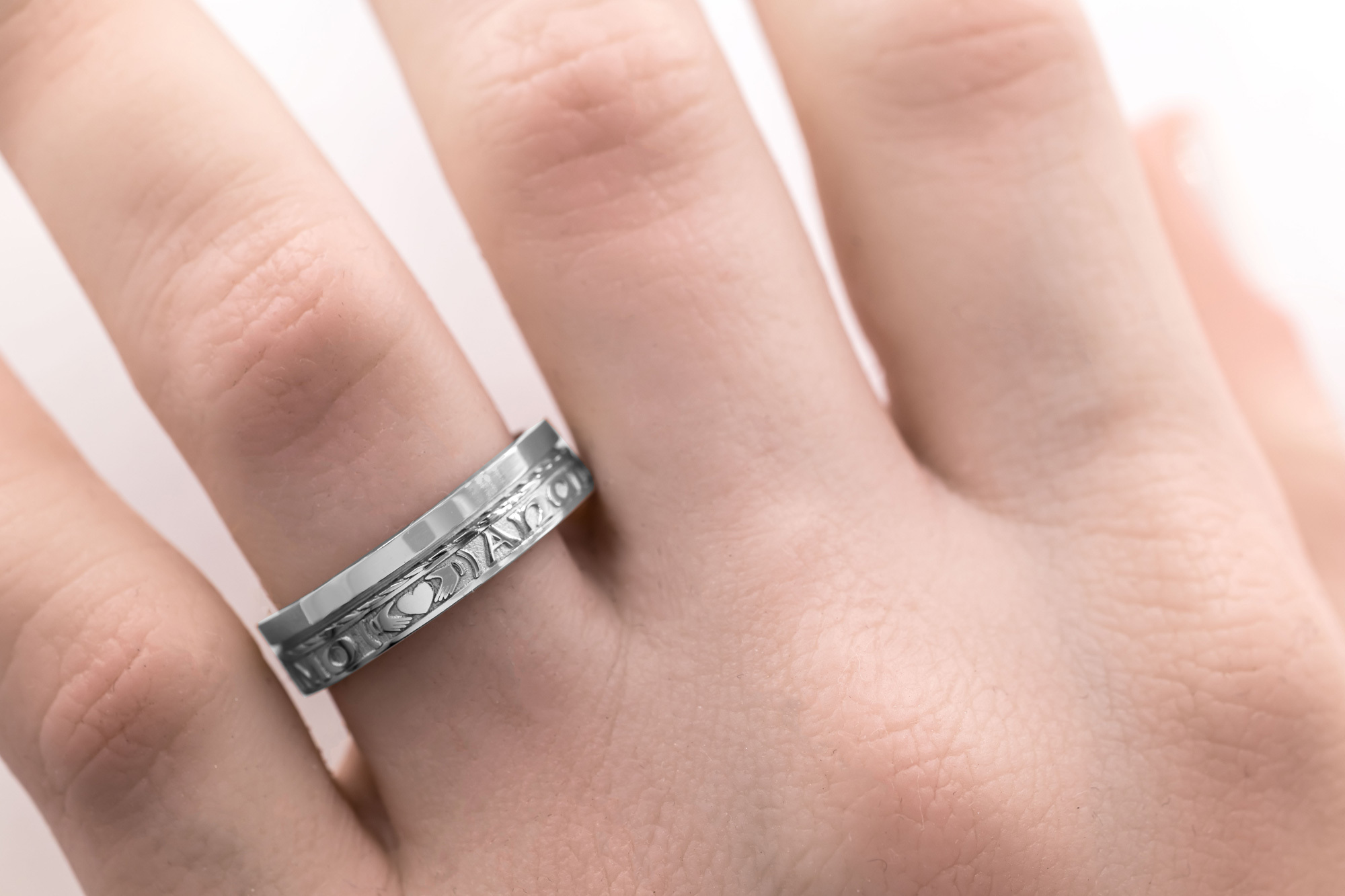 Florentine White Gold Mo Anam Cara 5.2mm Ring - Model Photo