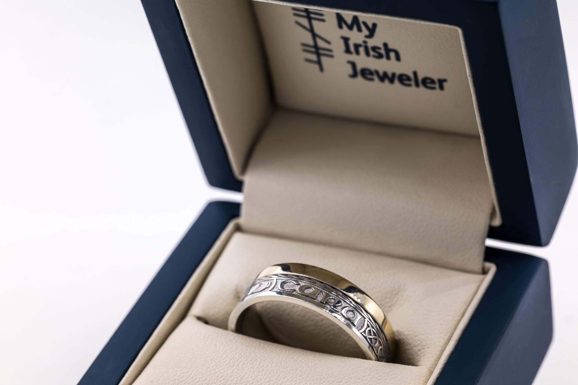 Authentic 14K White Gold & Yellow Gold Mo Anam Cara 7.3mm Ring With a Florentine Finish. In Luxury Packaging.