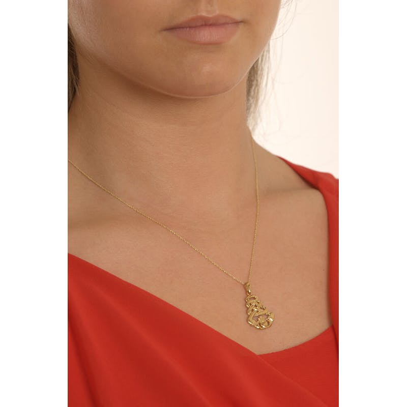 Gorgeous Yellow Gold Claddagh Necklace For Women - Model Photo