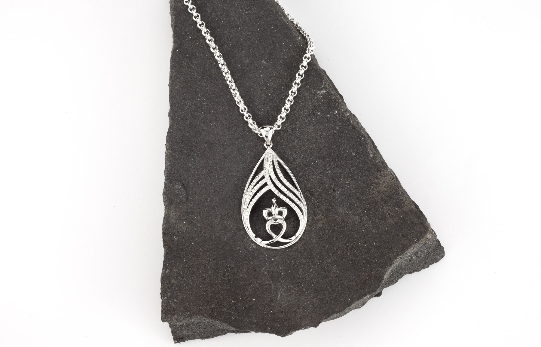 Gorgeous Sterling Silver Claddagh Necklace For Women