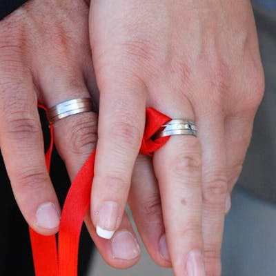 A Traditional Ring Warming Ceremony in 4 Simple Steps