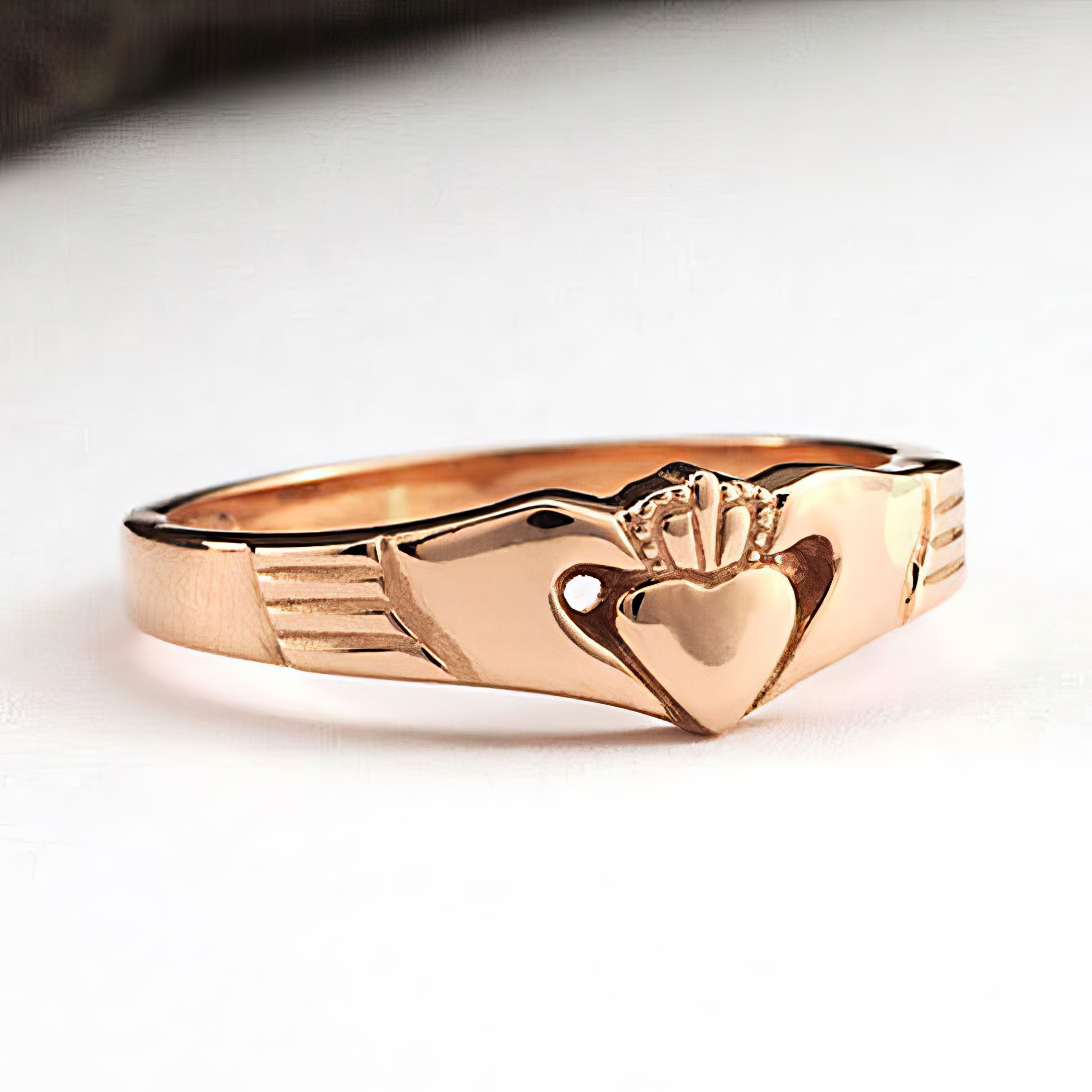 Rose gold sale claddagh