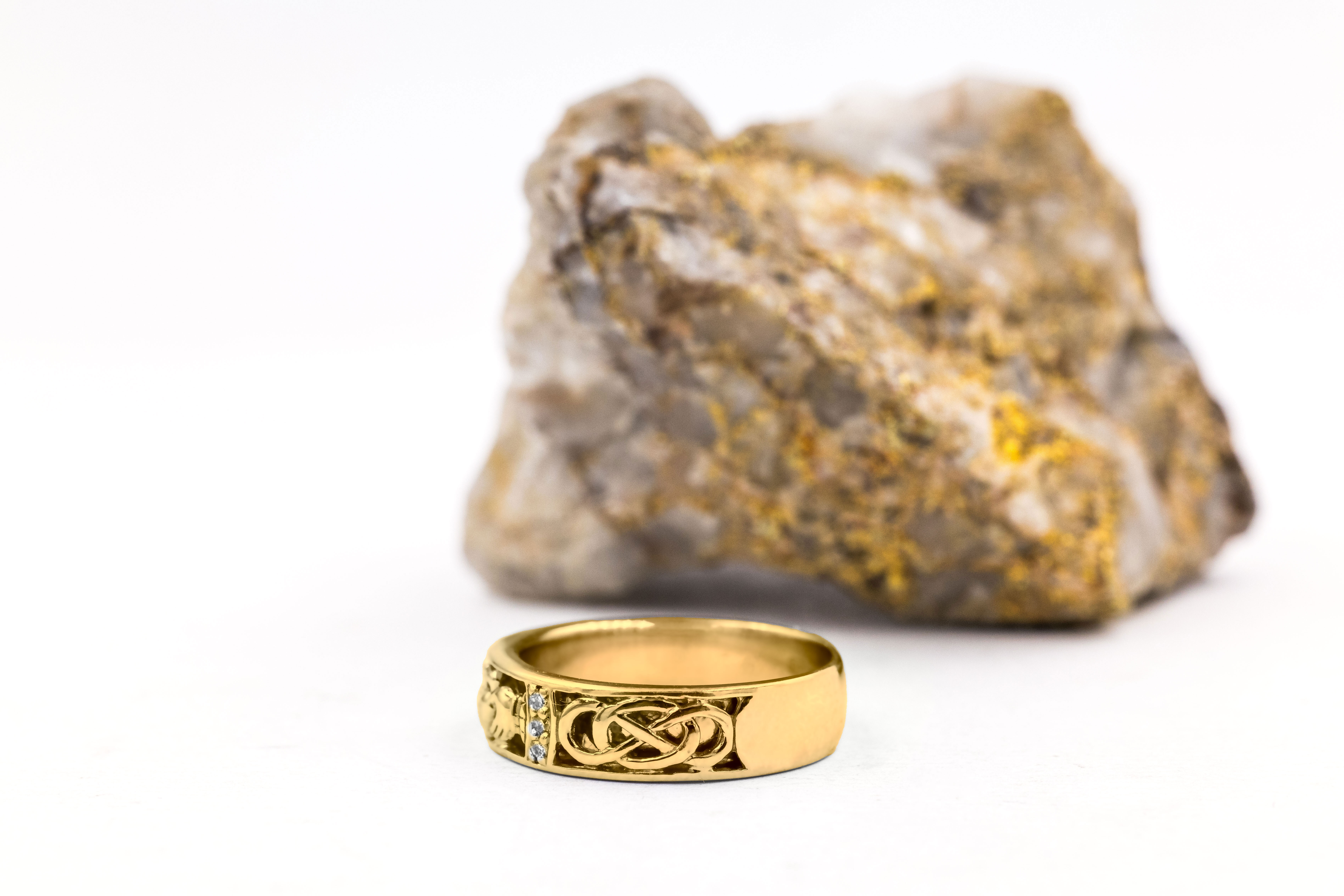 Attractive Yellow Gold Claddagh Wedding Ring For Women. Side View.